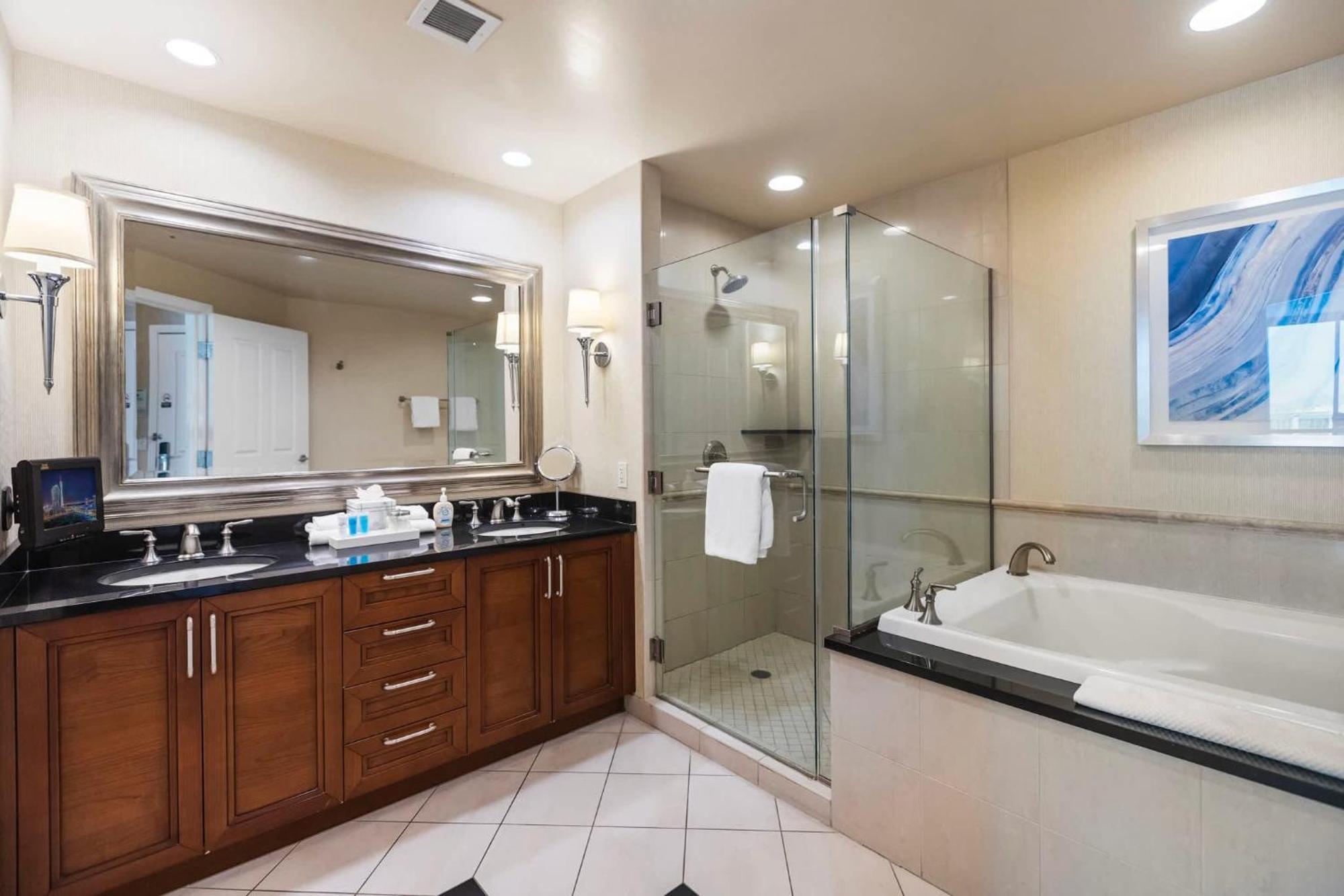 No Fee Penthouse Balcony & Free Valet *