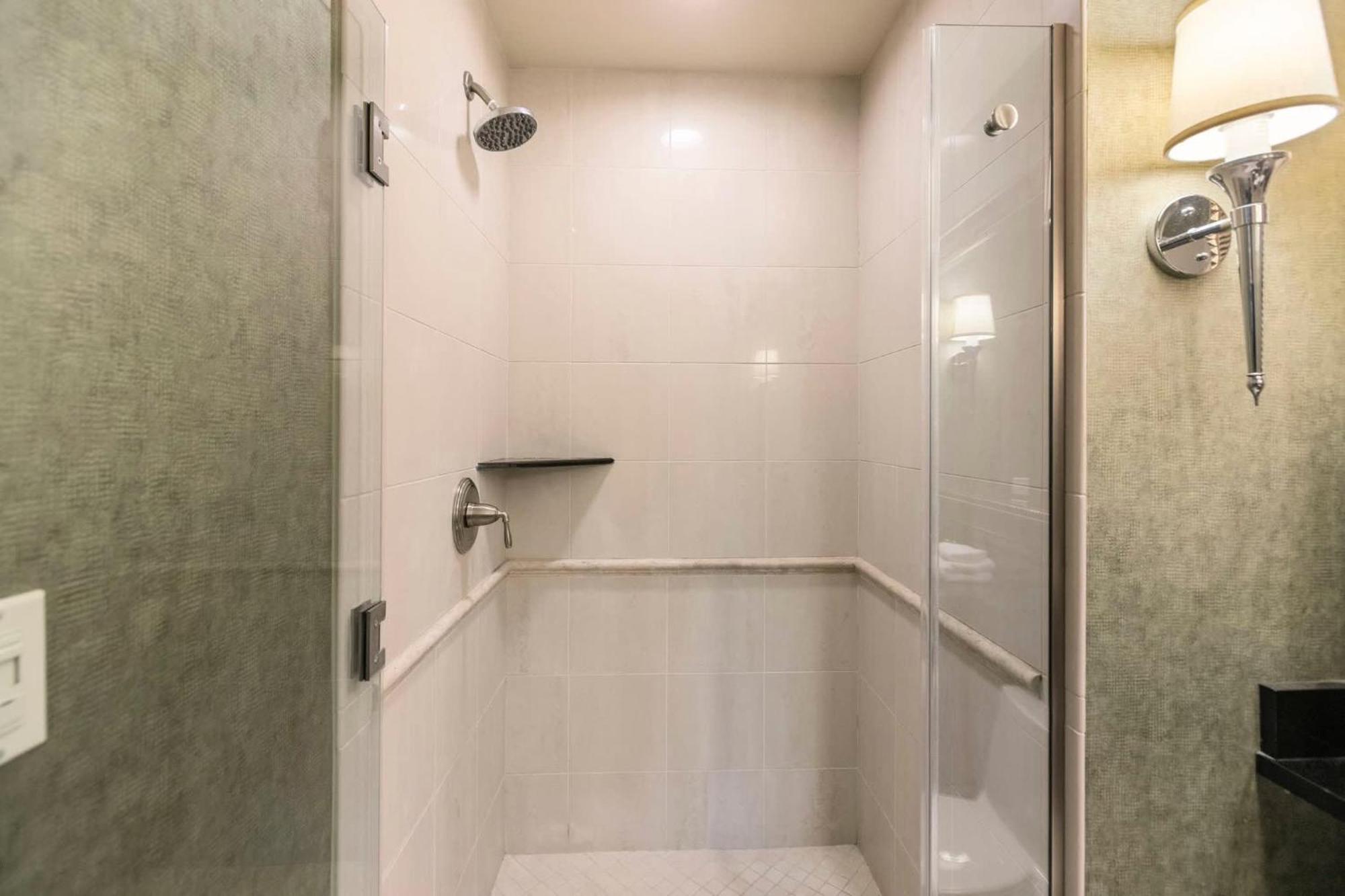 No Fee Penthouse Balcony & Free Valet Holiday home *