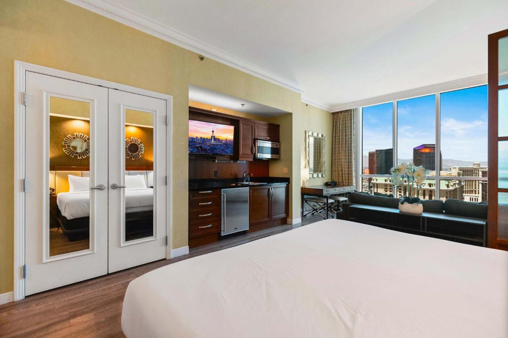 No Fee Penthouse Balcony & Free Valet Holiday home Las Vegas