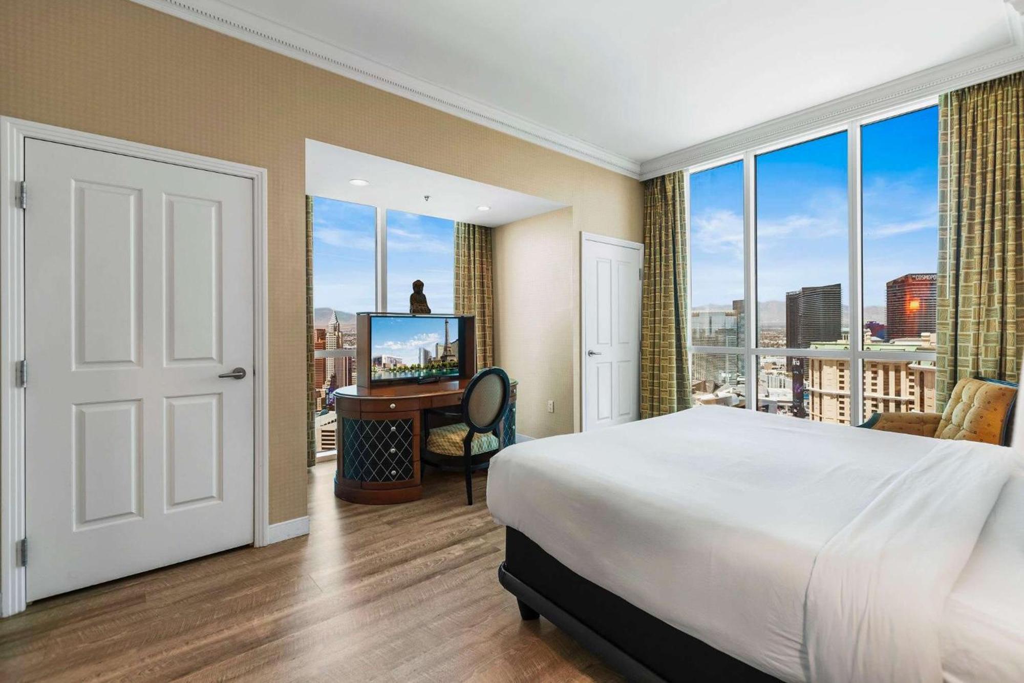 No Fee Penthouse Balcony & Free Valet * Las Vegas