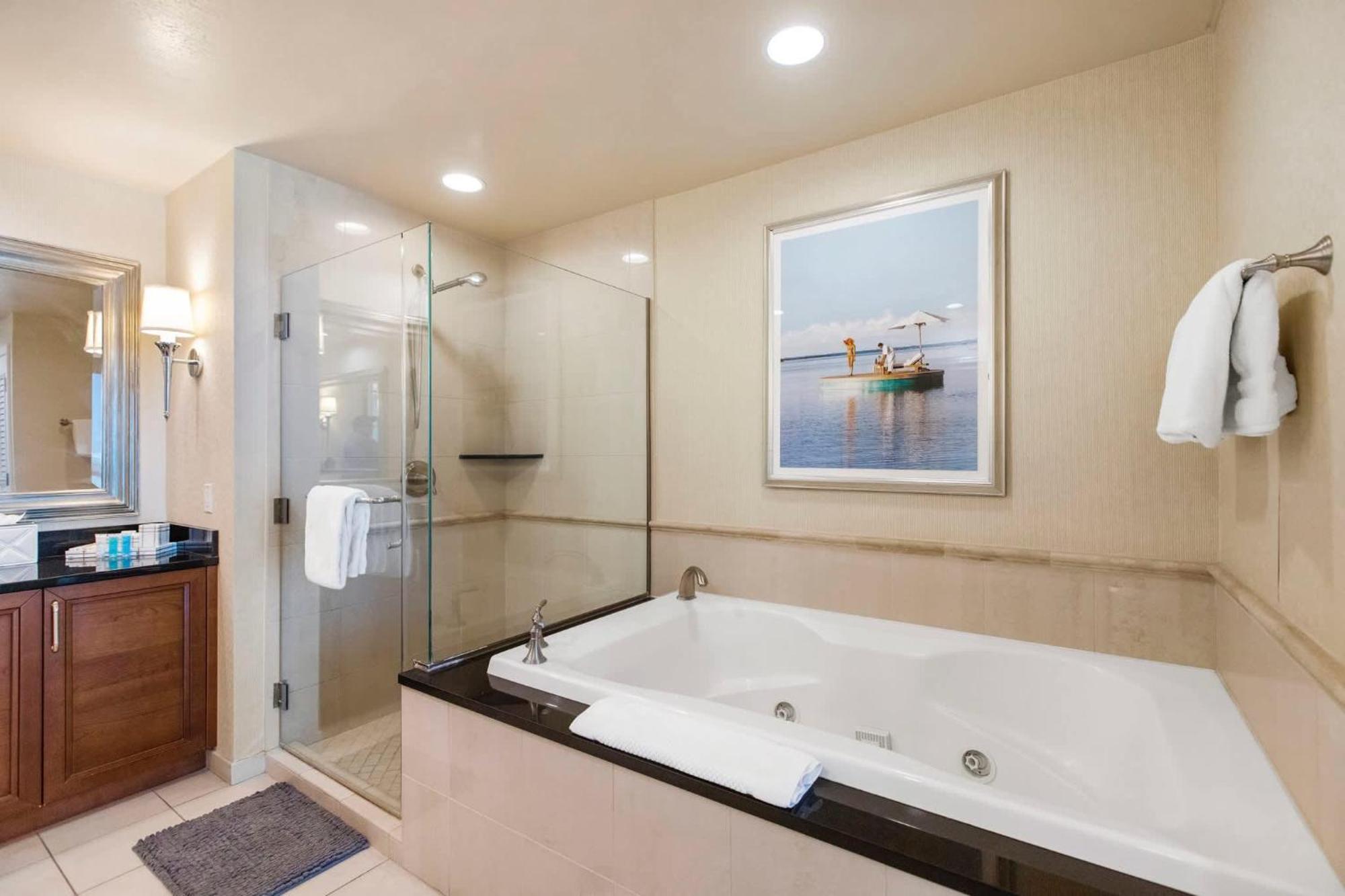 No Fee Penthouse Balcony & Free Valet Holiday home