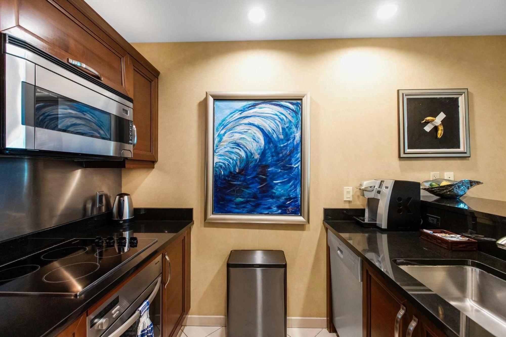 No Fee Penthouse Balcony & Free Valet Las Vegas