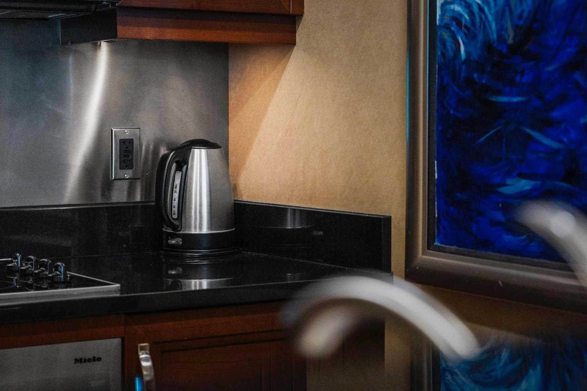 No Fee Penthouse Balcony & Free Valet Holiday home Las Vegas