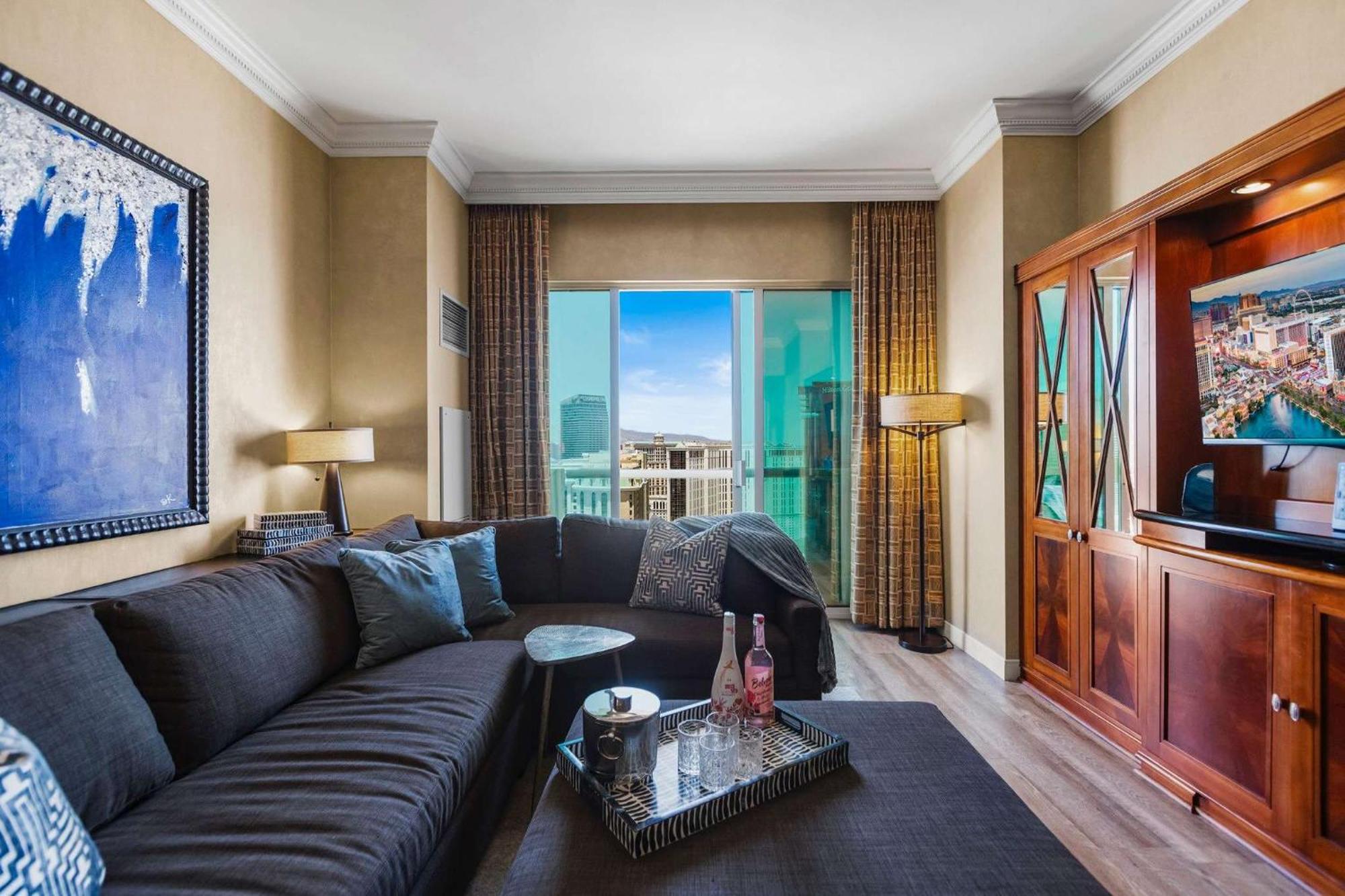 No Fee Penthouse Balcony & Free Valet Holiday home *