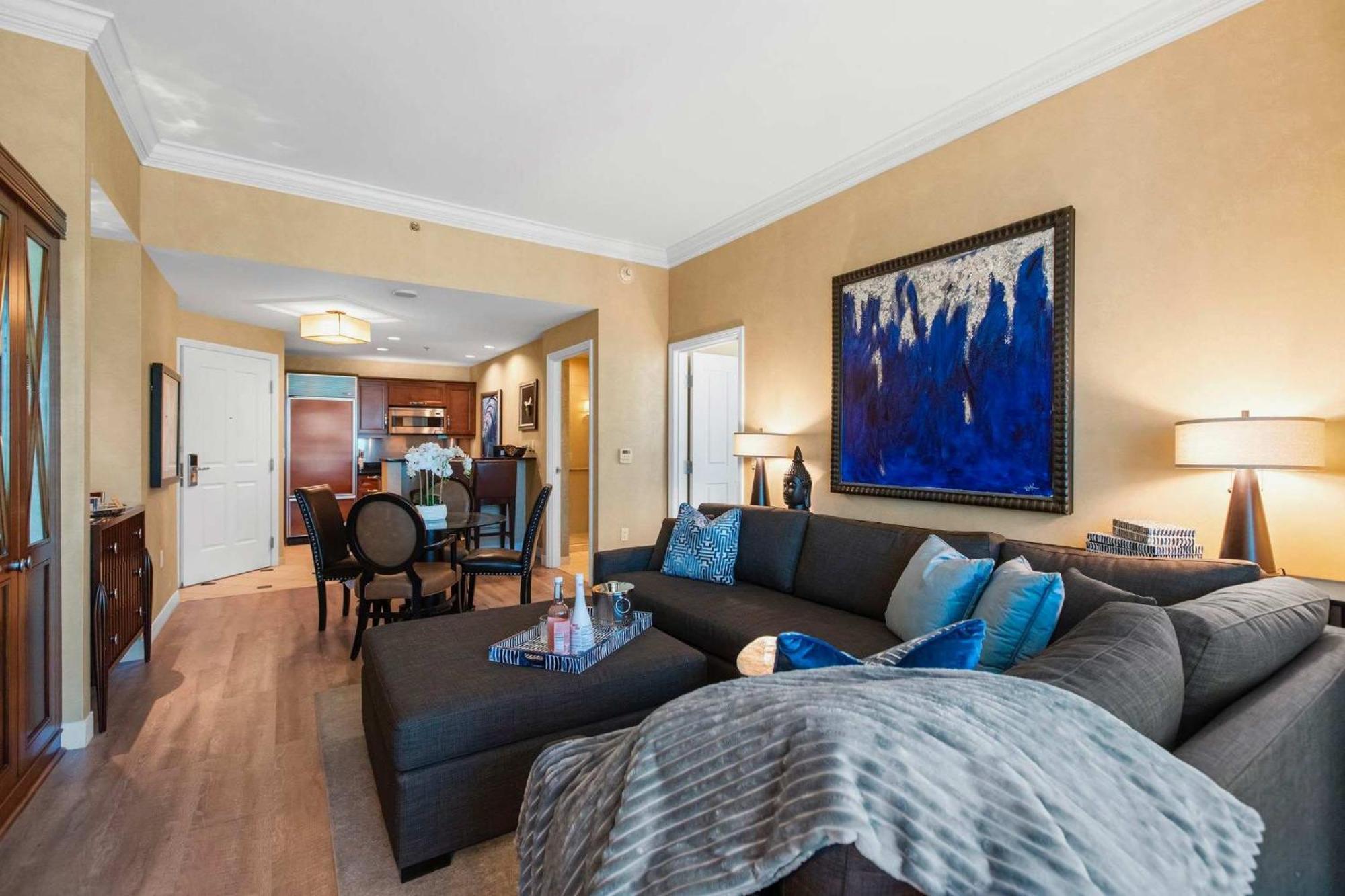 No Fee Penthouse Balcony & Free Valet Holiday home *