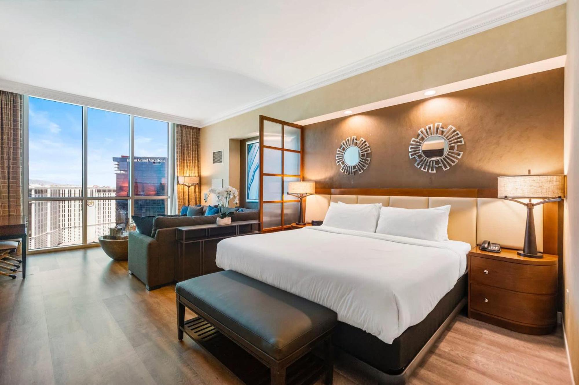 No Fee Penthouse Balcony & Free Valet Holiday home